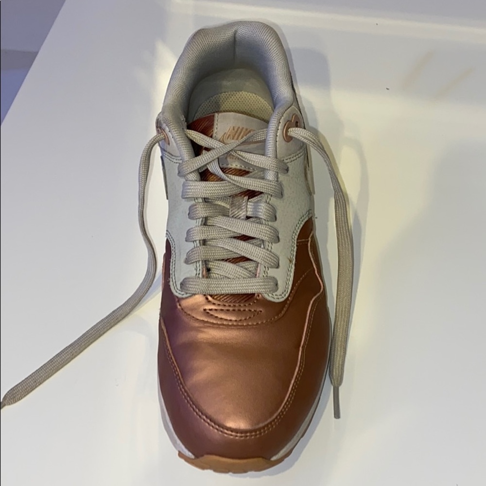 Rose Gold Nike Airmax